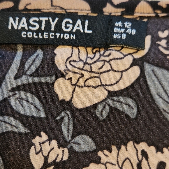 Button up, long sleeve blouse from Nasty Gal, flower detail - Picture 4 of 4